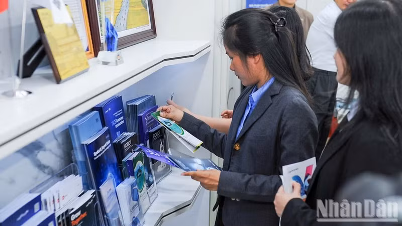 The showcase is designed to strengthen business connectivity and promote technology transfer. (Photo: Cong Vinh)