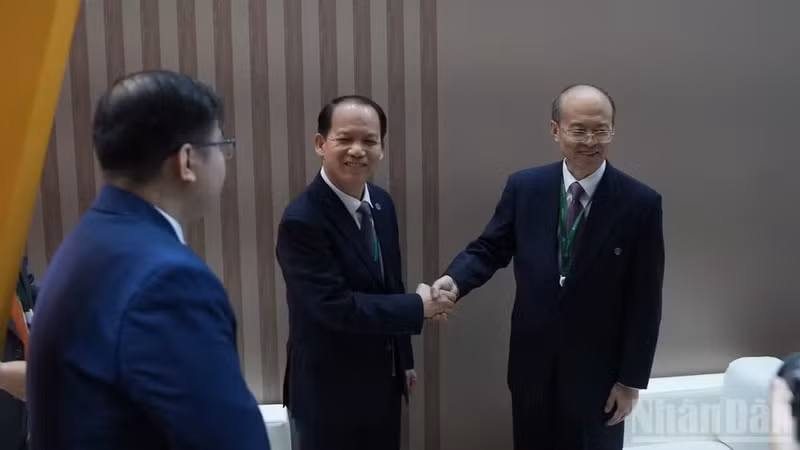 Minister of Justice Hoang Thanh Tung meets Chinese Vice-Minister of Justice Li Mingzheng. (Photo: Thanh The)