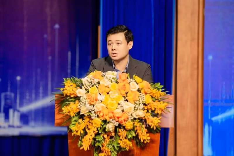 Nguyen Xuan Tho, Deputy Director-General of the Agency for Private Enterprise and Cooperative Economic Development (APED), speaks at the forum.