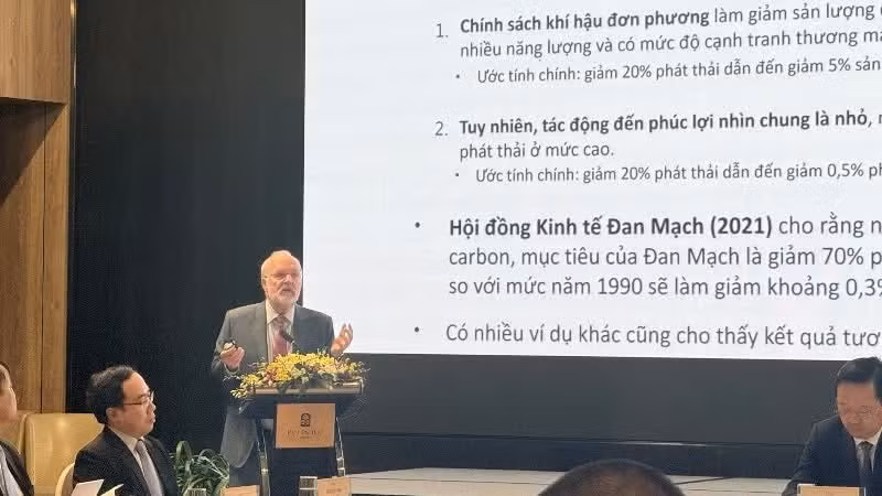 Professor Finn Tarp of the University of Copenhagen noted that, if appropriately designed, transition policies can simultaneously promote economic growth, strengthen energy security, reduce emissions, protect vulnerable groups, and enhance the overall competitiveness of the economy.