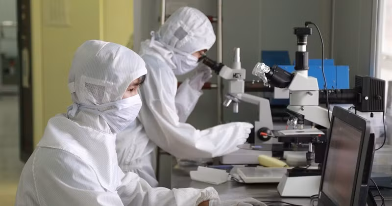 Modern laboratories at the University of Science (under Viet Nam National University, Ha Noi) support education and research in semiconductor technology. (Photo: VNU)