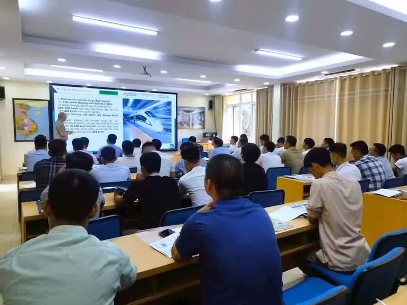 A training course aimed at enhancing expertise in high-speed rail construction and maintenance. (Photo: Nhan Dan Newspaper)