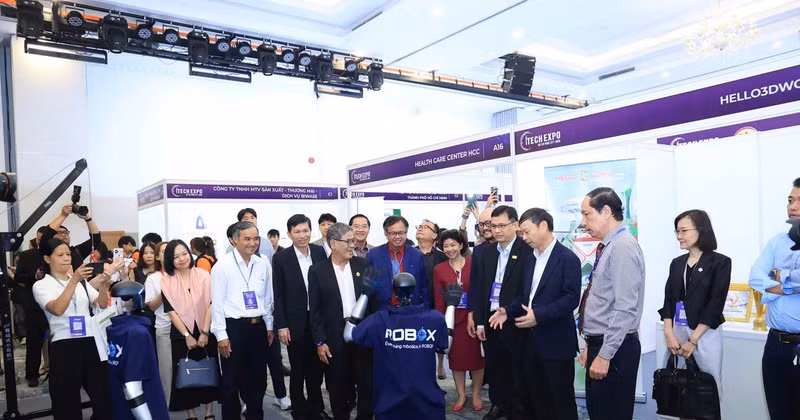Delegates visit and experience technology products and solutions at iTECH EXPO 2026. (Photo: MST)