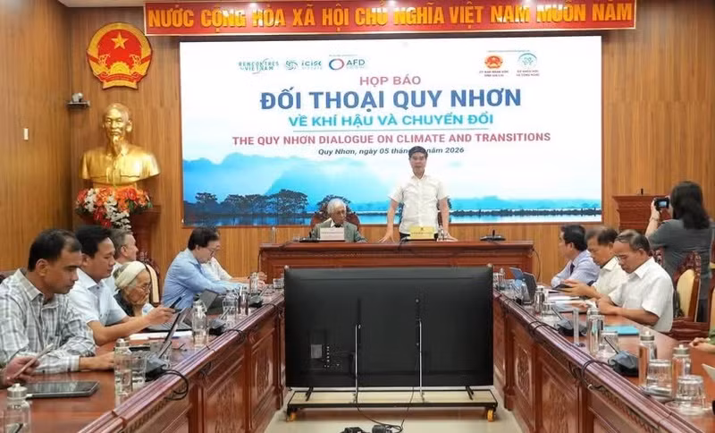 The first Quy Nhon Dialogue on Climate and Transitions features the participation of more than 100 delegates from Viet Nam, Southeast Asia, and international partners.