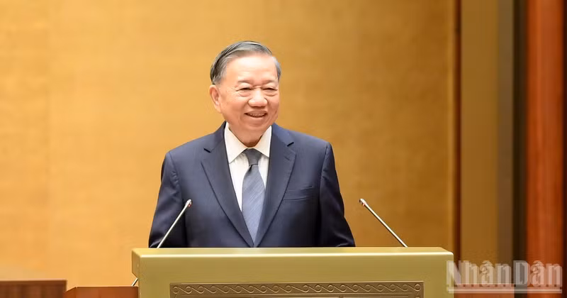 Party General Secretary and State President To Lam addresses the National Conference evaluating 18 months of executing Politburo Resolution No. 57-NQ/TW dated December 22, 2024, on breakthroughs in science and technology development, innovation, and national digital transformation. (Photo: Dang Khoa)