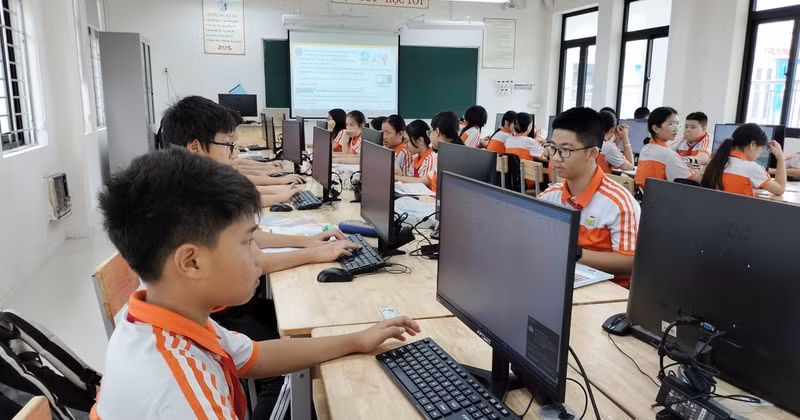 Digital transformation is placing students at the centre of the learning process. (Photo: DO BAO)