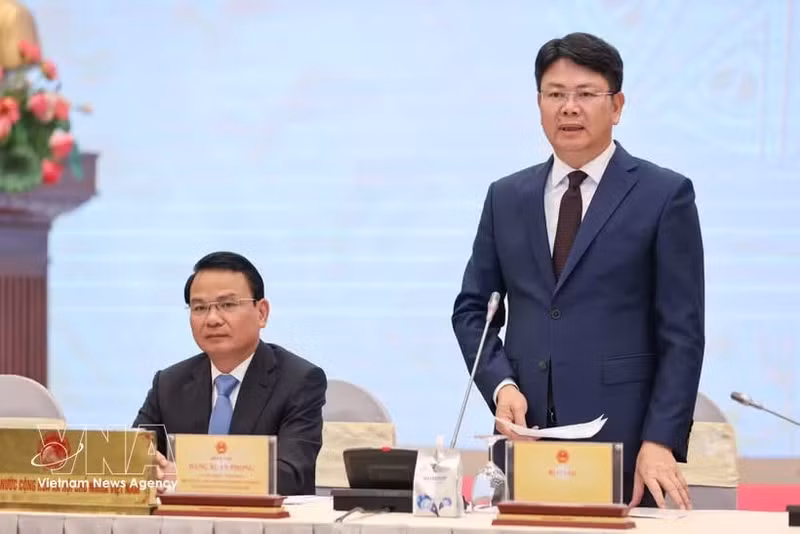 Deputy Minister of Justice Nguyen Thanh Tinh speaks at the Government’s regular press briefing for April held on the evening of May 4, 2026. (Photo: VNA)