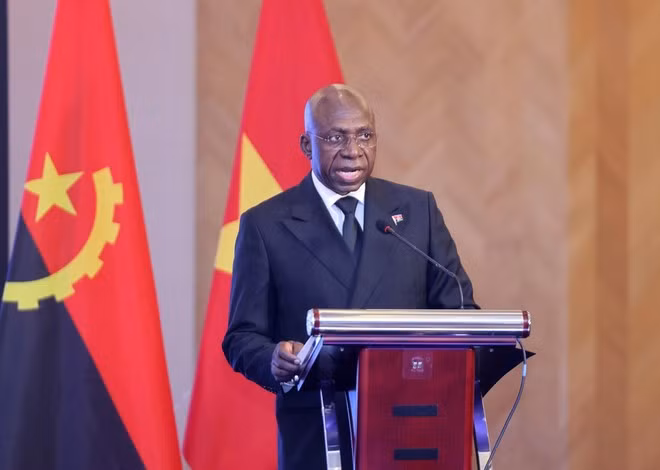 Angolan Minister of External Relations Tete Antonio speaks at the event. (Photo: VNA)