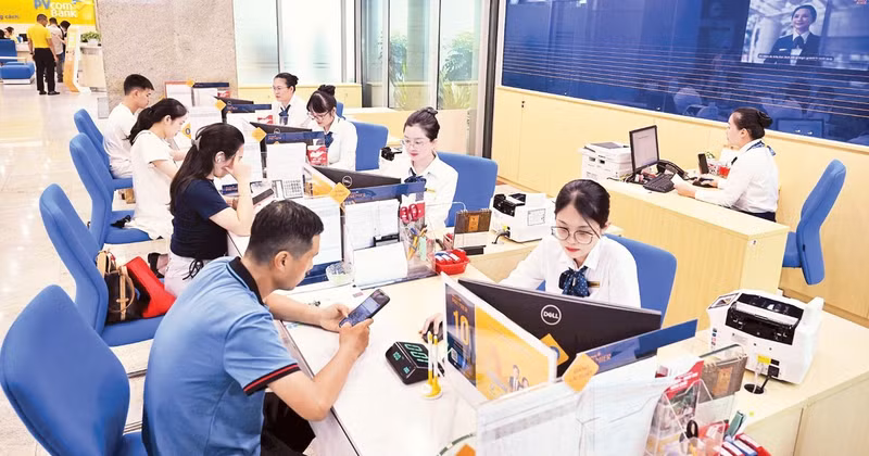Customers conduct transactions at PVcomBank. (Photo: TRAN HAI)