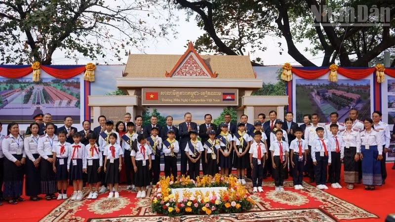 General Secretary To Lam, alongside a high-level Vietnamese delegation, and Cambodian People's Party President and Senate President Samdech Techo Hun Sen attend the groundbreaking ceremony for the Cambodia-Viet Nam Friendship School in Phnom Penh in February 2026. (Photo: Dinh Truong)