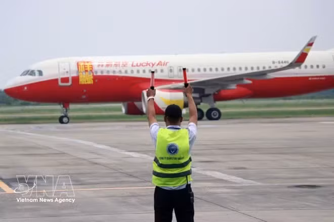 Aircraft operation at Cat Bi Airport in Hai Phong (Photo: VNA)