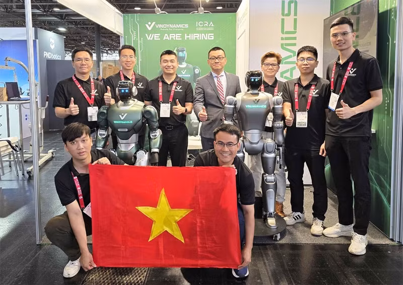 Vietnamese delegates at the 2026 IEEE International Conference on Robotics and Automation (ICRA 2026).