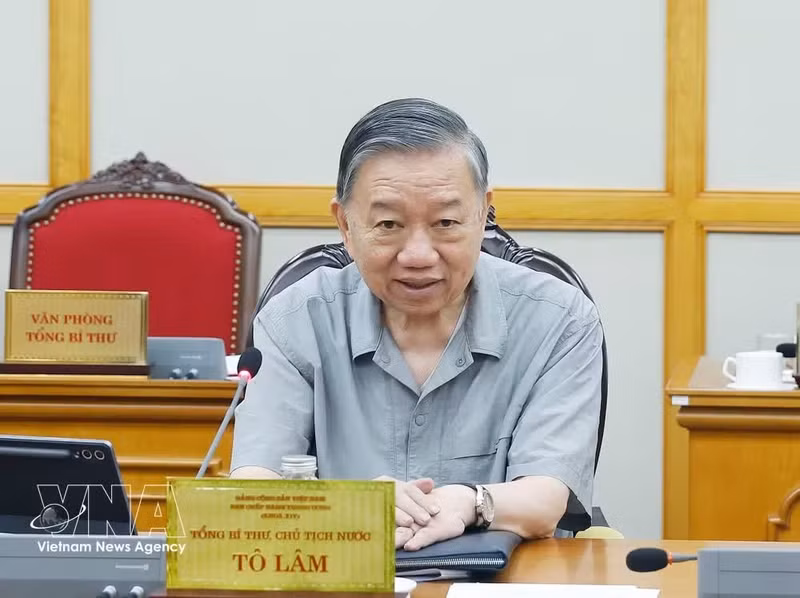 Party General Secretary and State President To Lam speaks at the meeting. (Photo: VNA)
