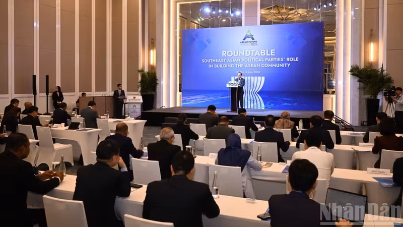 For the first time, the ASEAN Future Forum includes a dedicated session on cooperation among Southeast Asian political parties, creating a new dialogue channel that complements government-to-government cooperation. (Photo: TRAN HAI)