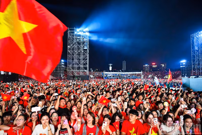 [In Pictures] "Homeland in Our Hearts" Concert: A fiery night of patriotism