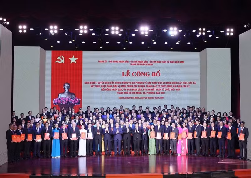 General Secretary and State President To Lam attends the ceremony announcing resolutions and decisions on the merger of administrative units in Ho Chi Minh City on June 30, 2025. Photo: VNA
