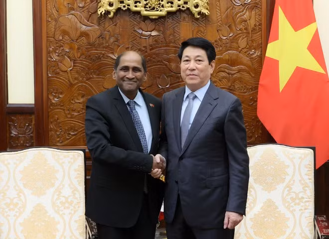 State President Luong Cuong hosts Singaporean Ambassador Jaya Ratnam on October 27. (Photo: VNA)