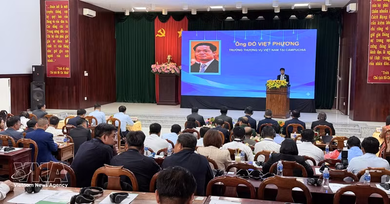 At the Viet Nam – Cambodia - Laos border trade connectivity conference (Photo: VNA)