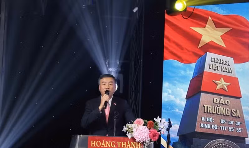 Vietnamese Ambassador to the Czech Republic Duong Hoai Nam speaks at the event. (Photo: VNA)