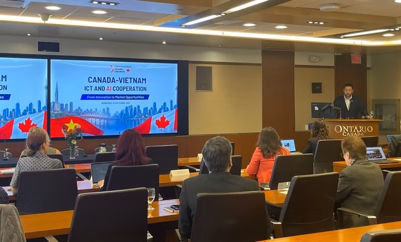 Delegates at the seminar "Canada- Viet Nam: ICT and AI Cooperation" (Illustrative photo by VNA)