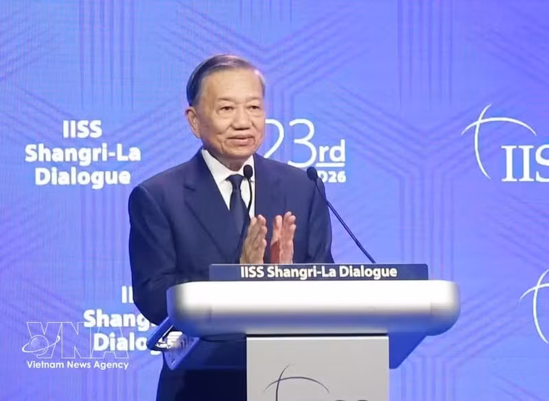 General Secretary of the Communist Party of Viet Nam (CPV) Central Committee and State President To Lam delivers a keynote policy address at the opening session of the 23rd Shangri-La Dialogue. (Photo: VNA)