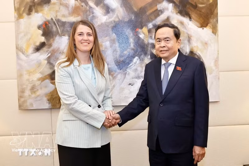 National Assembly Chairman Tran Thanh Man meets Chairwoman of the Italy – Viet Nam Parliamentary Friendship Group Chiara Gribaudo. (Photo: VNA)