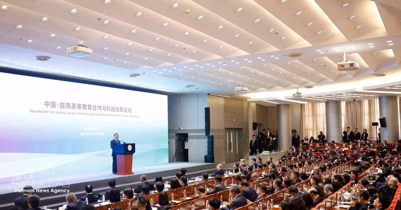 Party General Secretary and State President To Lam delivers a policy speech at Tsinghua University in Beijing on April 14. (Photo: VNA)