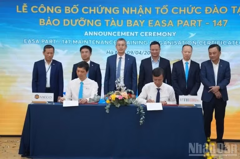 VAECO representatives sign training cooperation agreements with universities and partner organisations to develop aviation engineering training programmes aligned with practical needs.