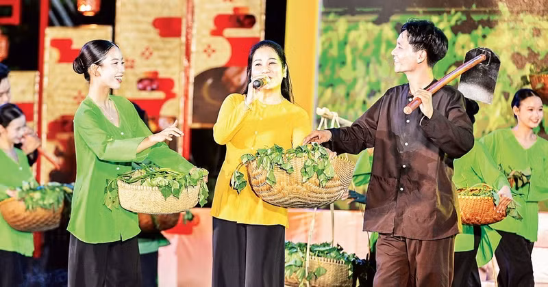An extensive array of special cultural and artistic programmes are being staged for visitors to Hoi An Ancient Town, a World Cultural Heritage Site. (Photo: ANH DAO)
