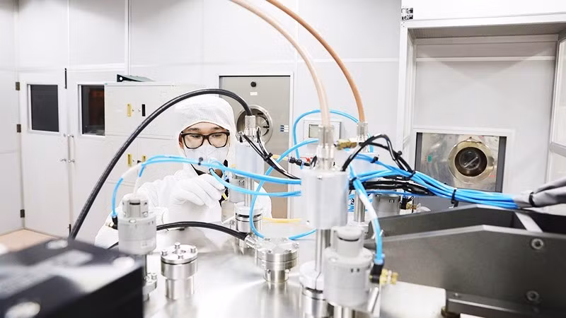 Research on semiconductor chip production at Ha Noi University of Science and Technology.