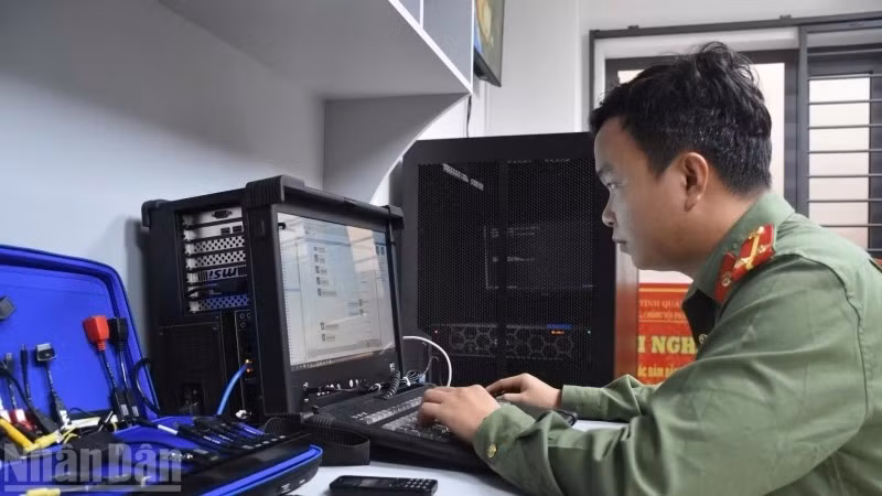 The Cybersecurity and High-Tech Crime Prevention Division of the Da Nang City Police combats crime in cyberspace. (Photo: Cong Vinh)