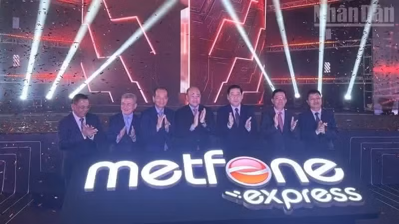 Delegates attend the official launch ceremony of the Metfone Express service. In 2025, Metfone (Viettel Cambodia) was Cambodia’s largest taxpayer. (Photo: Dinh Truong)