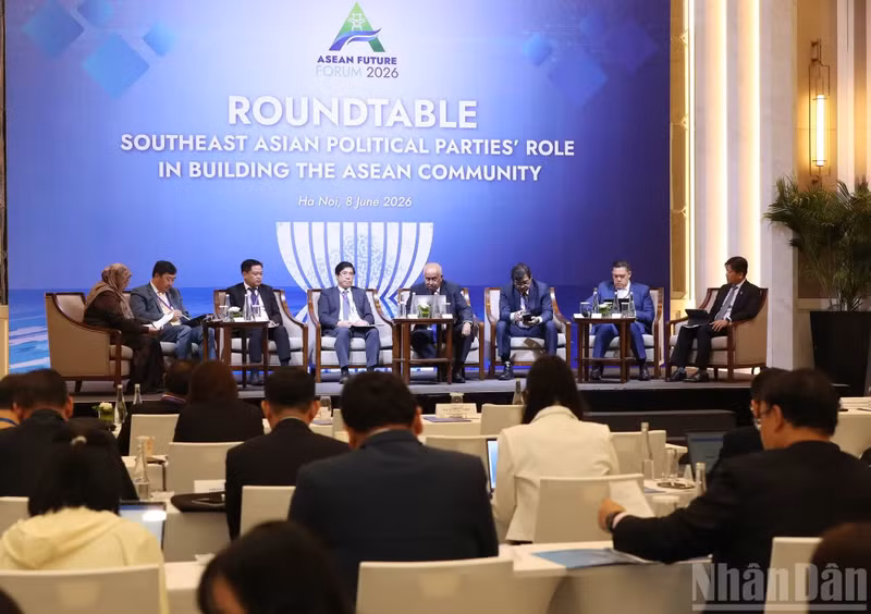 The roundtable discussion “The Southeast Asian political parties’ role in building the ASEAN Community” features around 20 presentations focusing on three key themes. (Photo: TRAN HAI)