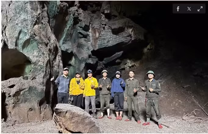 Forest rangers survey the newly discovered cave. (Photo: Nam Quang Tri Special-use Forest Management Board)