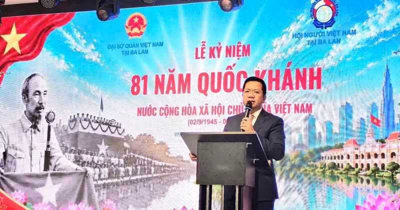 Ambassador Ha Hoang Hai delivers remarks at the ceremony. (Photo: Embassy of Viet Nam in Poland)