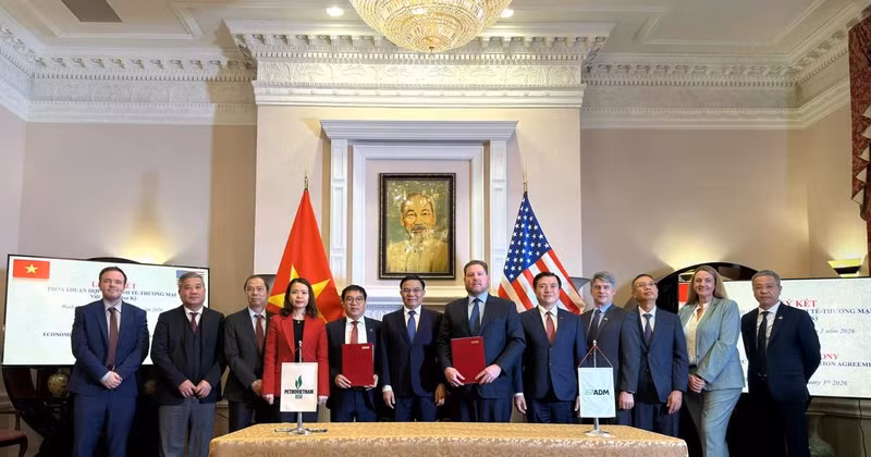 Participants at the signing ceremony (Photo: VNA)