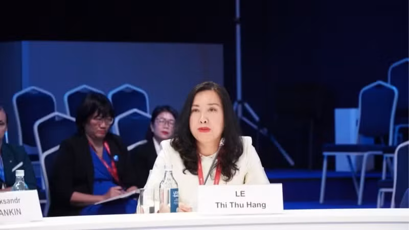 Deputy Minister of Foreign Affairs Le Thi Thu Hang speaks at the panel discussion titled “Russia – APEC: Broad Cooperation Prospects on the Horizon until 2035”. (Photo: VNA)