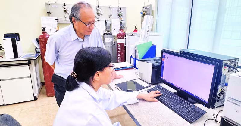 Scientific research activities at the University of Science, Viet Nam National University, Ha Noi. (Photo: HA LINH)