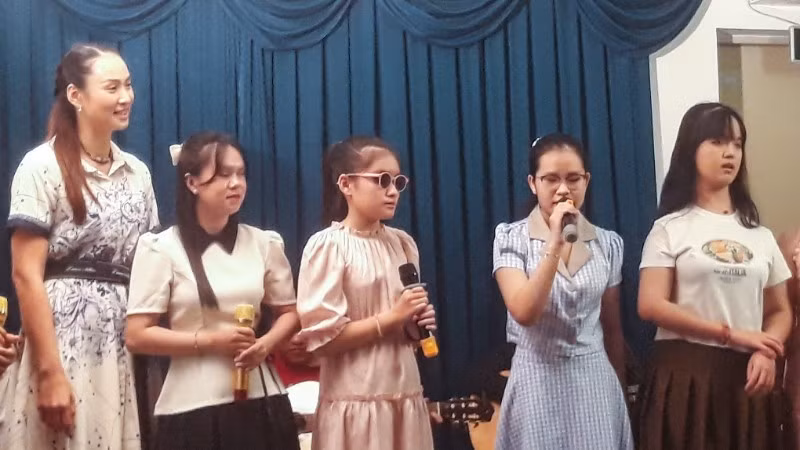 The second edition of the cultural programme ‘Singing for the blind’ continues this journey with a renewed mission: not only to serve, but also to understand the blind. (Photo: Ngoc Y)