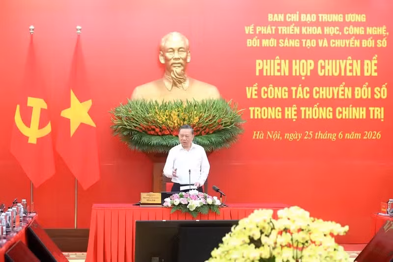 Party General Secretary and State President To Lam speaks at the thematic meeting on digital transformation within the political system. (Photo: NDO)