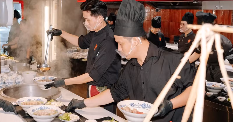 A pho-cooking performance at the event. (Photo: VCCA)