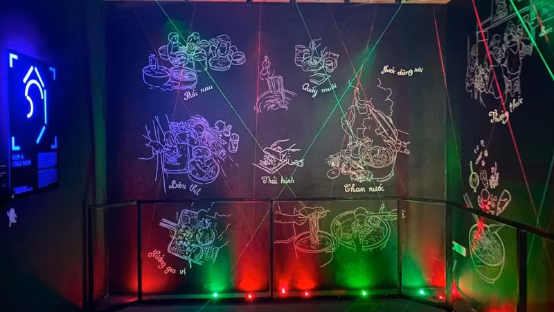 An interactive auditory space recreating the vivid sounds of each stage of cooking pho. (Photo: DIEU HUONG)