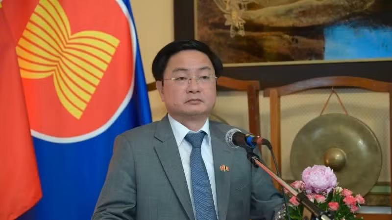 Nguyen Van Quyet, Secretary of the Tay Ninh Provincial Party Committee, delivers a welcome address at the investment promotion conference in Brussels, Belgium.