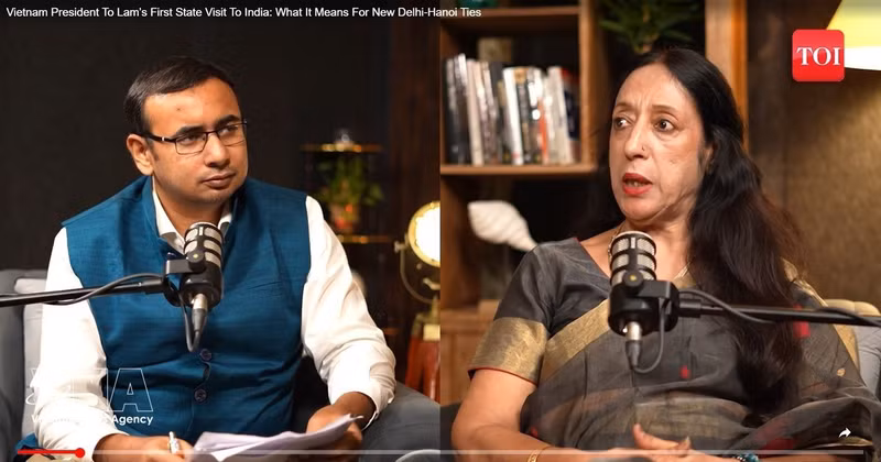 Journalist Ghosh Rudroneel interviews Professor Reena Marwah.( Photo: VNA)
