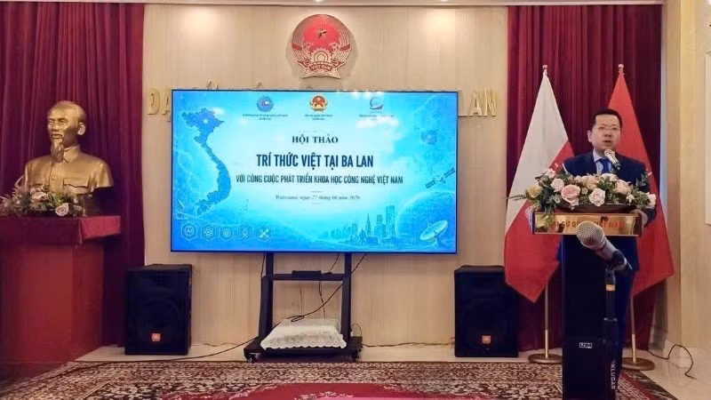 Ambassador Ha Hoang Hai delivers the opening remarks at the seminar. (Photo: The Embassy of Viet Nam in Poland.)