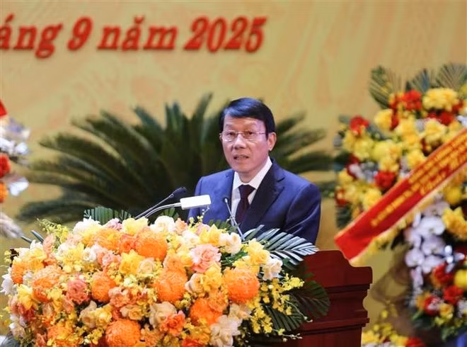 General Luong Tam Quang, Politburo member and Minister of Public Security, addresses the congress. (Photo: VNA)