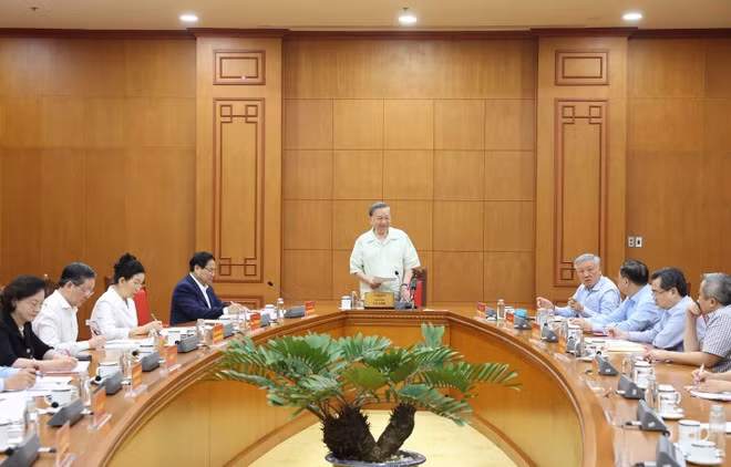 At the working session on September 17 (Photo: VNA)