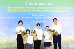 Winners of the “I Tell My Story About Air” creative challenge honoured at the ceremony 