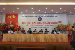 The Presidium chairs the 7th National Congress of the Viet Nam Association of Literature and Arts of Ethnic Minorities. (Photo: Hien Tam)