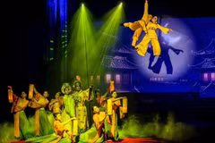 A scene from the cai luong production “Tran Nhan Tong,” which combines traditional theatre with circus arts. (Photo: QUYNH HUONG)
